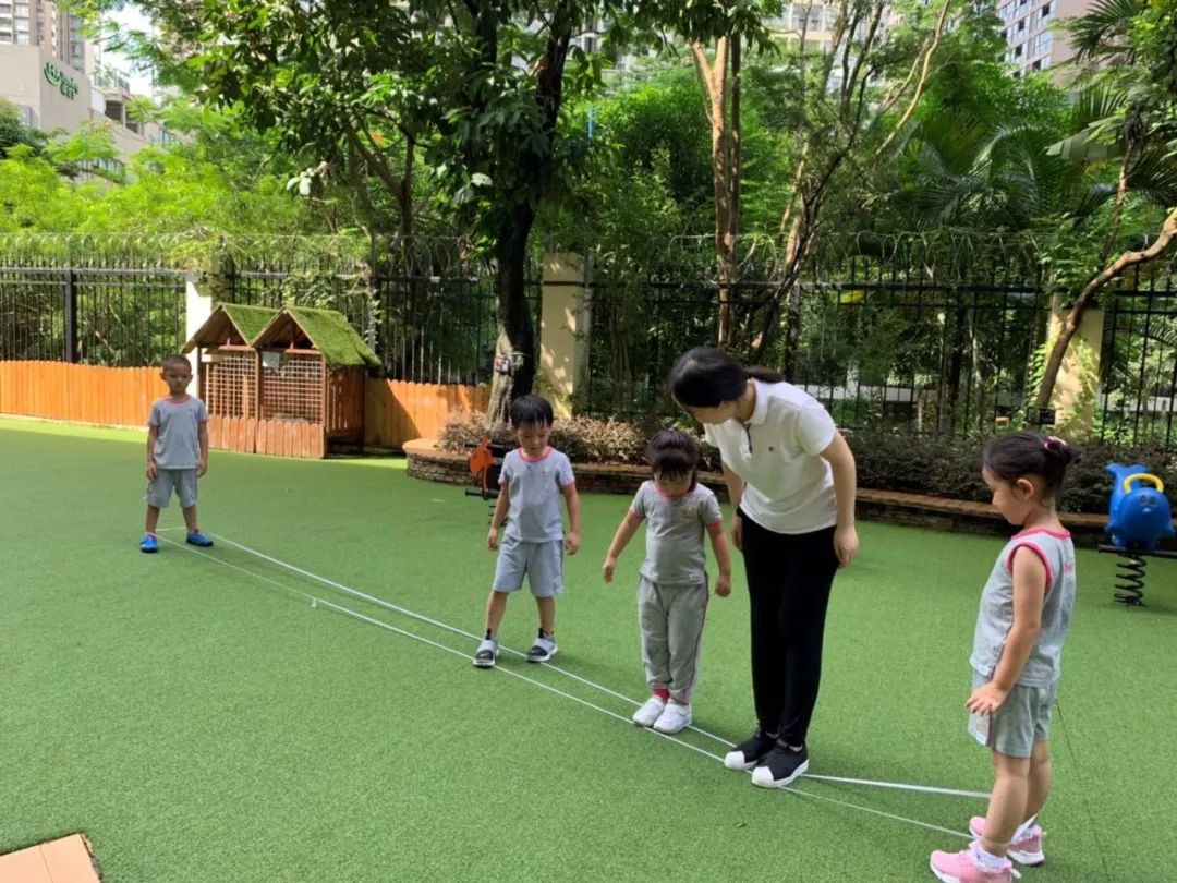 关于爱游戏：体育精神的传承：教练与年轻人的互动的信息