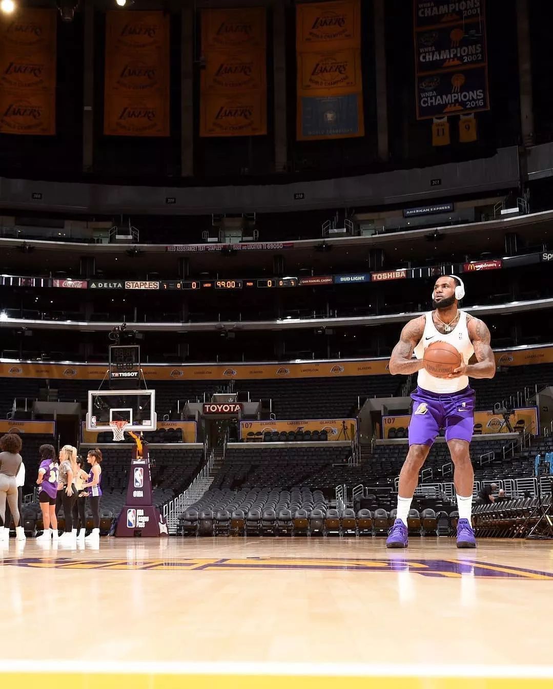 关于爱游戏官网：湖人队训练视频：詹姆斯苦练投篮，状态火热的信息