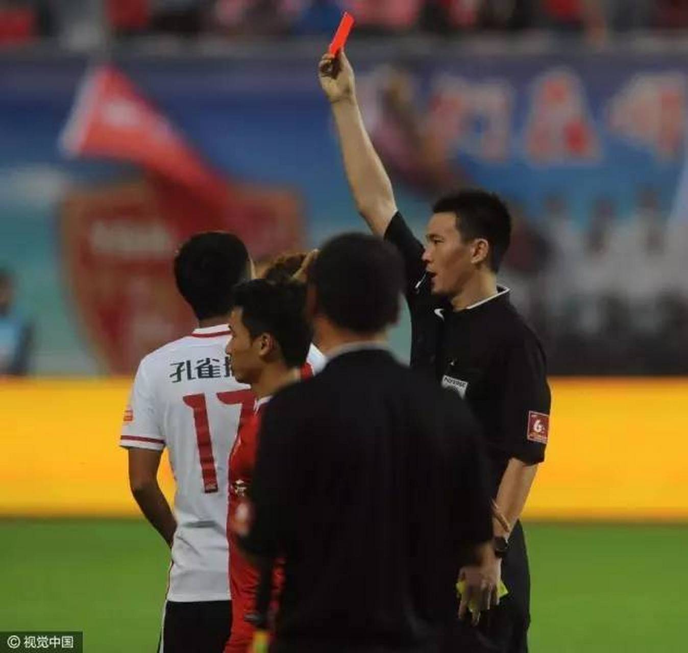 爱游戏在线登录入口-爱游戏APP:中超联赛裁判：接受专业培训，提升执法水平的简单介绍
