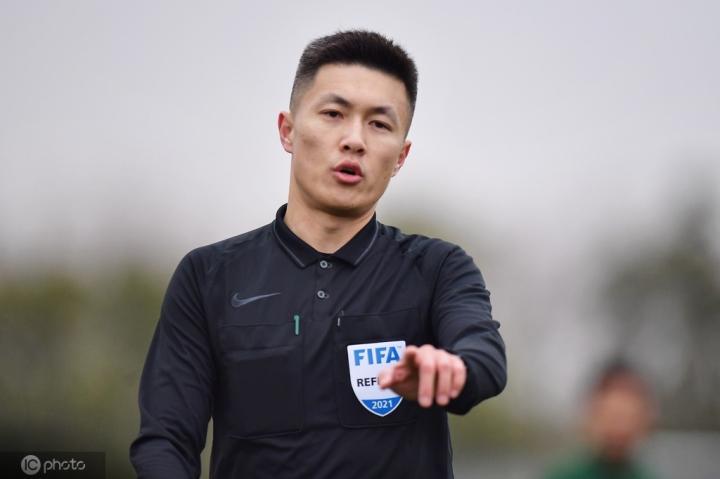 爱游戏APP:中超联赛裁判：接受专业培训，提升执法水平的简单介绍